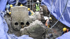 FOTO: Penampakan Jembatan Kuno - Saluran Air Batavia di Proyek MRT