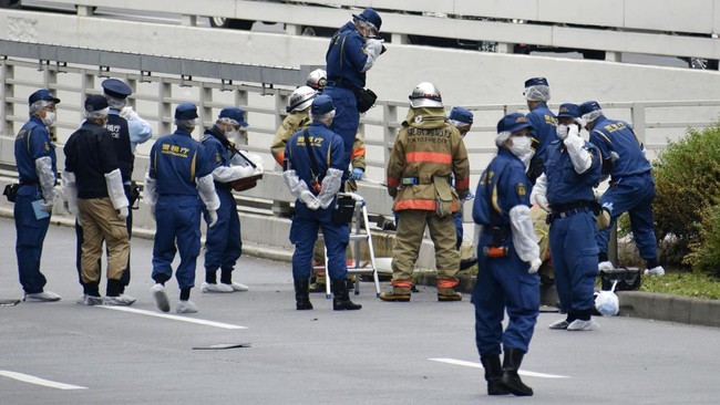 Seorang pria di Jepang membakar diri sendiri di dekat kantor PM Fumio Kishida, Rabu (21/9), memprotes rencana pemakaman kenegaraan mantan PM Shinzo Abe.