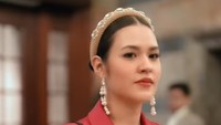 <p>Busana tersebut merupakan koleksi dari<em> local brand</em> Indonesia, Wearing Klamby yang juga menghadiri pagelaran mode tersebut. (Foto: Instagram @wearingklamby)</p>