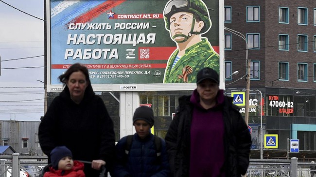 Warga Rusia berbondong kabur setelah Vladimir Putin memerintahkan mobilisasi wajib militer. Mereka takut direkrut, lalu dikirim untuk berperang di Ukraina.