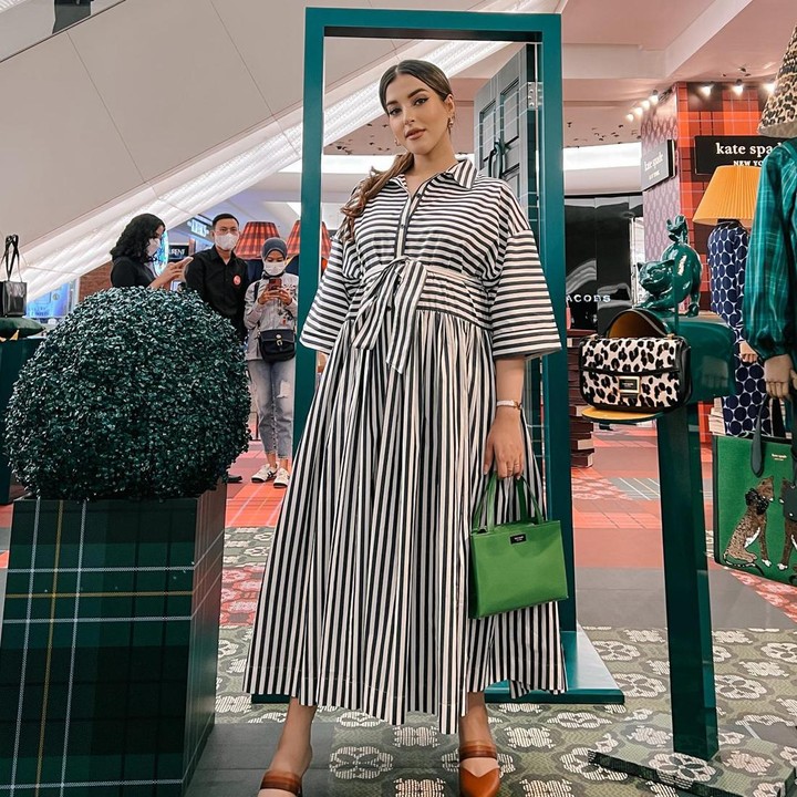 <p>Melalui beberapa unggahan OOTD-nya, netizen menilai style Tasya selama hamil ini yaitu simple dan modern. "Style fashion yg disukai kak Tasya tuh simpel and modern yh," tulis akun @joshua.leonardo70. Tasya pun menjawab, "Kalo selama hamil ini lebih ke yg gak begah dan sesek." Foto: Instagram @tasyafarasya</p>