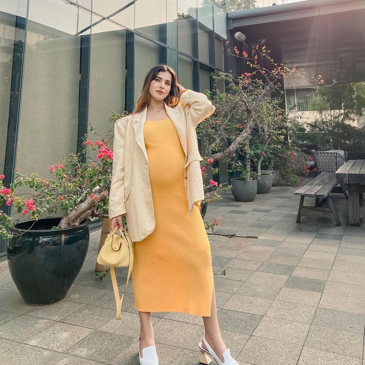 <p>Tasya pun tampak berani dan cocok mengenakan baju berwarna terang yang membuat ibunda Maryam Eliza Khair atau yang akrab disapa Ayang ini semakin segar dan menawan.Foto: Instagram @tasyafarasya</p>