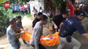 VIDEO: Kejam, Anak Bacok Ibu Hingga Tewas