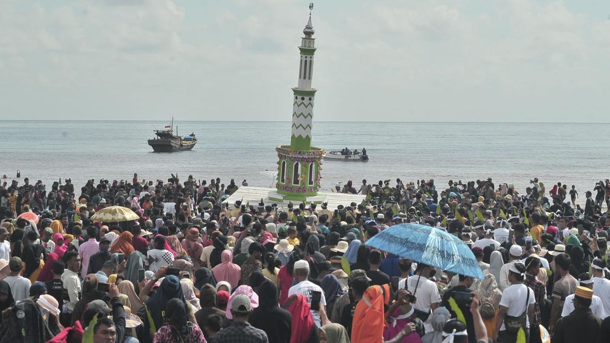 FOTO: Tradisi Mandi Safar untuk Tolak Bala dan Memohon Rezeki