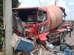 Momen Ngeri Truk Lawan Arus sebelum Tabrak Pagar Terminal Penggung Klaten