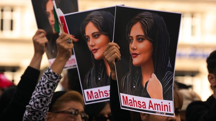 Iran Bergejolak: Sederet Fakta Kematian Mahsa Amini, Ditangkap-Tewas karena Langgar Aturan Hijab
