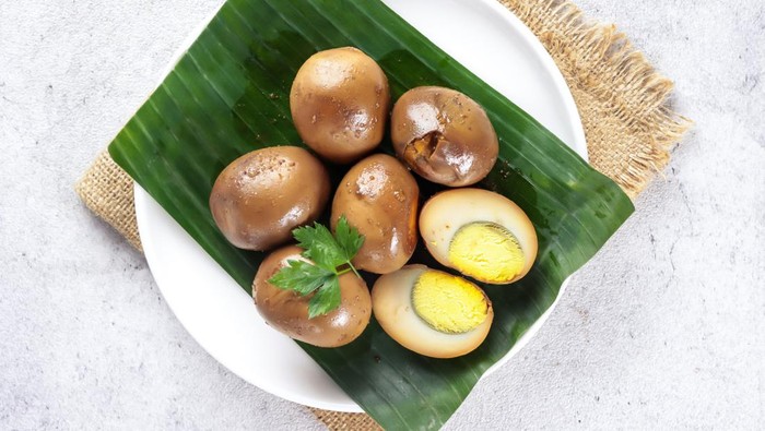 Telur Bacem. Egg braised in sweet soy sauce. A popular side dish for Soto and Pindang Kudus.
in