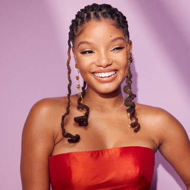 Jadi Ariel di 'The Little Mermaid', Halle Bailey: Aku Menangis Tak Percaya