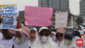 Nakes Honorer Demo di Depan DPR, Minta Diangkat Jadi ASN