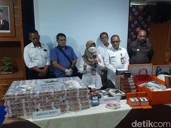 Tumpukan Duit Rp 12 M dan Tas Mewah Barang Bukti Kasus Pajak di Jogja