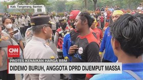 VIDEO: Didemo Buruh, Anggota DPRD Dijemput Massa
