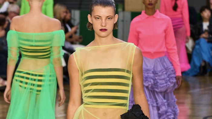 5 Tren Musim Semi dan Panas 2023 dari London Fashion Week