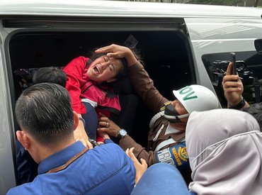 img-title Hasnaeni 'Jin & Jun' Jadi Tersangka Korupsi, Foto Syur Ayah Kembali Disorot