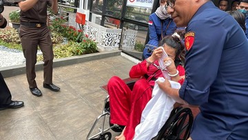 SEMPAT HISTERIS DAN PURA-PURA SAKIT
