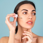 Jangan Sampai 'Terbuang' Percuma, Ini Kesalahan Memakai Serum yang Sering Dilakukan dan Bikin Gagal Glowing