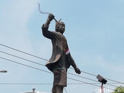Kisah Pak Sakera Membela Hak Buruh Agar Bisa Salat