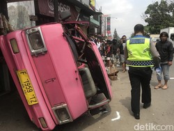 Sopir Mobil Matik yang Tabrak Angkot Sukabumi Diamankan Polisi