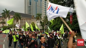 Bertahan hingga Malam, Buruh Tolak BBM Naik di Patung Kuda Bubar