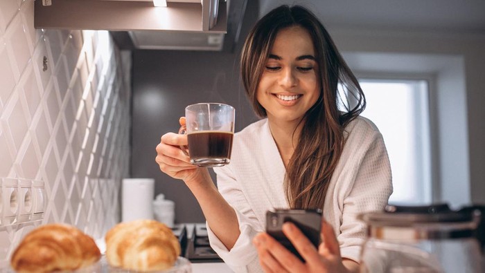 5 Tanda Kamu Sudah Terlalu Banyak Minum Kopi, Salah Satunya Perut Jadi Buncit!