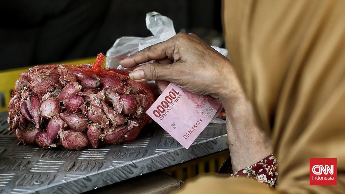 FOTO: Gelaran Pasar Murah Bahan Pokok Depok di Tengah Harga BBM Naik