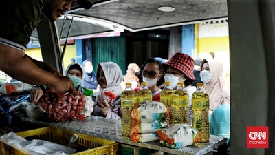 FOTO: Gelaran Pasar Murah Bahan Pokok Depok di Tengah Harga BBM Naik