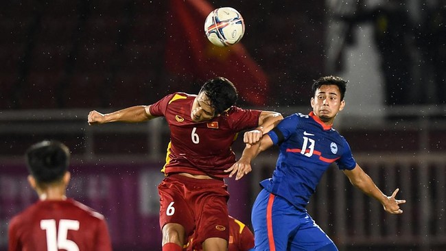 Duel sengit Singapura vs Vietnam pada laga ketiga Grup B Piala AFF 2022 bisa disaksikan lewat live streaming, Jumat (30/12).