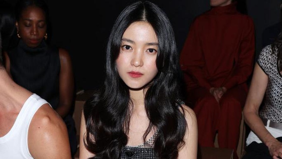 MILAN, ITALY - SEPTEMBER 22: Kim Taeri attends the Prada show during Milan Fashion Spring/Summer 2023 on September 22, 2022 in Milan, Italy. (Photo by Jacopo M. Raule/Getty Images for Prada)
