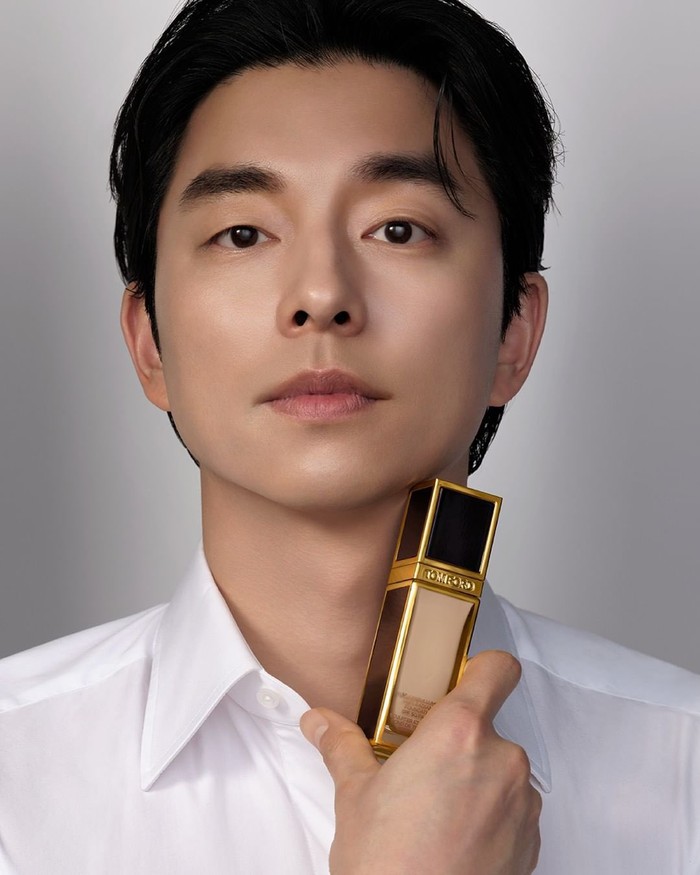 Aktor veteran tampan dan kesayangan para pecinta ahjussi, yaitu Gong Yoo, rsmi didapuk sebagai wajah baru dari brand Tom Ford Beauty./ Foto: twitter.com/kpopers_family