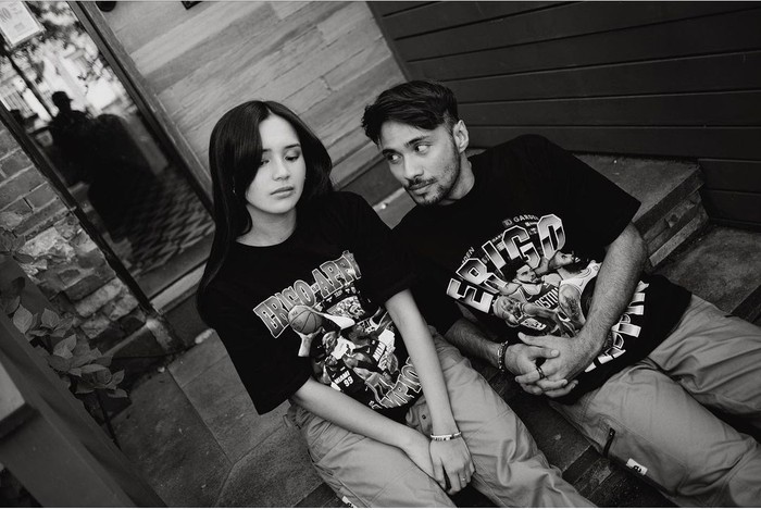 Bukan cuma sama Enzy, Refal Hady yang masih jomblo ini diisukan tengah dekat sama Beby Tsabina. Dugaan tersebut muncul usai mereka kedapatan beberapa kali foto berdua selama proyek ErigoXTokopedia NYFW 2023. (Foto: Instagram/refalhady)