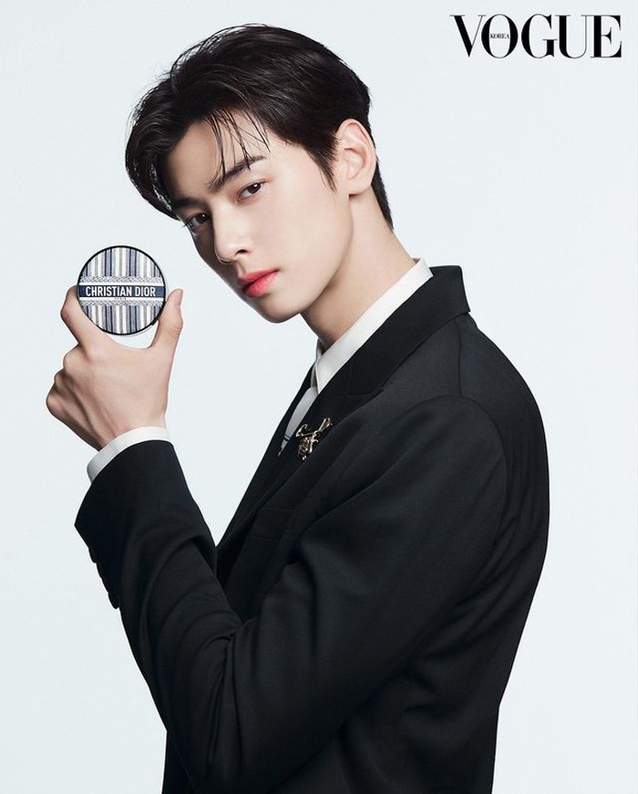 Cha Eun Woo ASTRO di tahun 2022 ini resmi didapuk menjadi brand ambassador untuk Christian Dior Beauty Korea./ Foto: twitter.com/kpopers_family