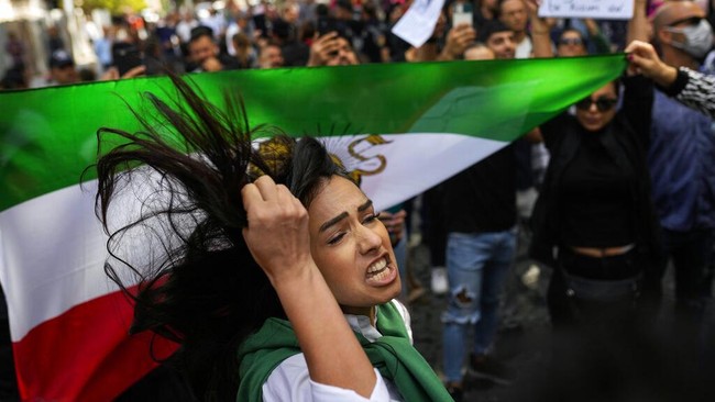 Setidaknya 36 orang tewas kala demonstrasi 'berdarah' semakin membara di Iran dalam sepekan.