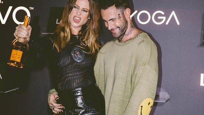 Lahir di Bawah Rasi Bintang Pisces, Intip 4 Tanda Kalau Adam Levine Selingkuh Berdasarkan Zodiaknya Lahir di Bawah Rasi Bintang Pisces, Intip 4 Tanda Kalau Adam Levine Selingkuh Berdasarkan Zodiaknya