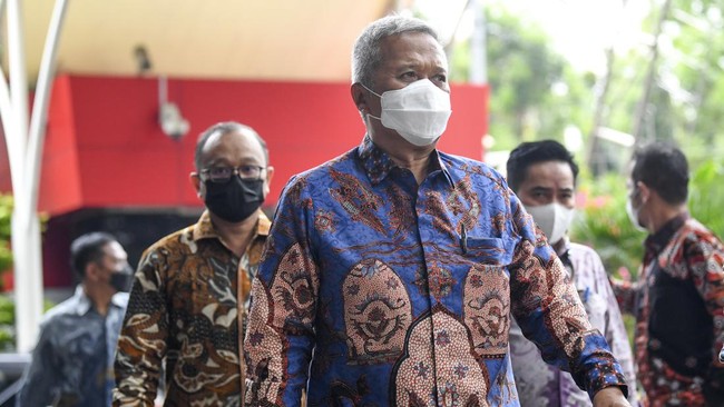 KPK menahan Hakim Agung Sudrajad Dimyati selama 20 hari pertama dalam kasus dugaan suap terkait penanganan perkara di Mahkamah Agung (MA).