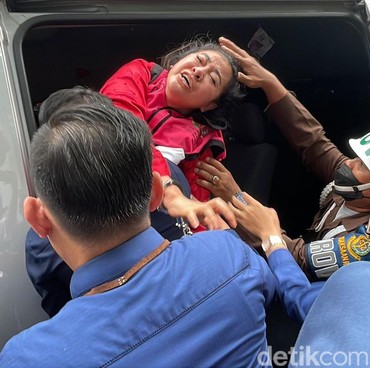 Hasnaeni Moein Diborgol hingga Ariez M Ansyah Pamerkan Batik Jelujur