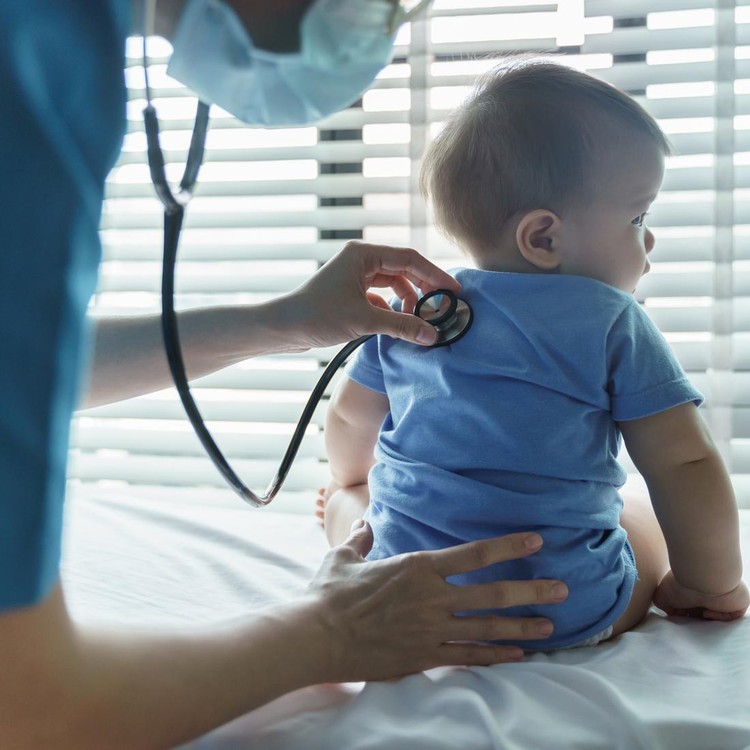 Ilustrasi Bayi Sakit Asian female Pediatrician doctor examining her little baby patient with stethoscope in medical room at hospital.