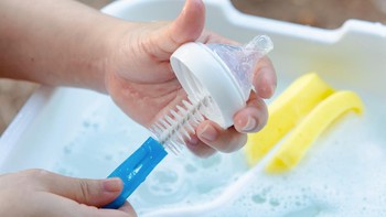 12 Rekomendasi Sabun Cuci Botol Bayi Terbaik, Aman dan Bagus untuk Si Kecil