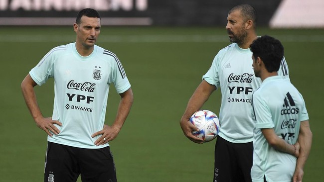 Pelatih timnas Argentina Lionel Scaloni dan staf pelatih lain tiba di China pada Kamis (8/6) pagi waktu setempat.