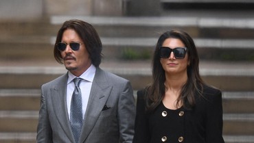 img-title 2 Bulan Pacaran, Johnny Depp dan Pengacaranya Putus