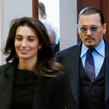 Benarkah Johnny Depp Cuma Main-main dengan Joelle Rich?