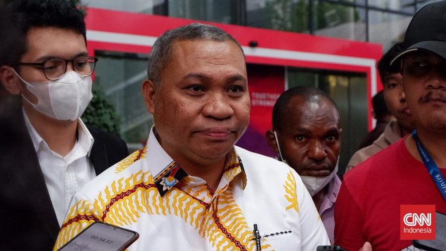 Pengacara Lukas Enembe, Stefanus Roy menyebut pernyataannya terkait dugaan Paulus Waterpauw terlibat dalam penetapan tersangka kliennya berdasarkan data.