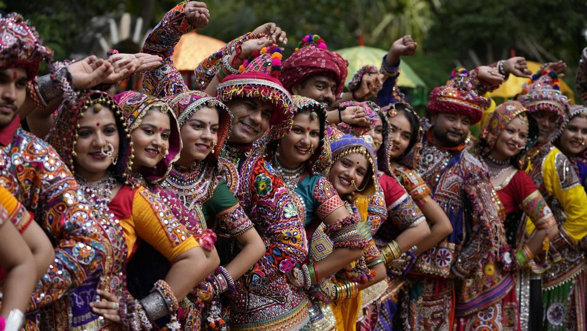 FOTO: Menari Memuja Dewi Durga Jelang Festival Navatri