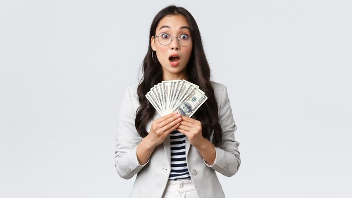 Perempuan Ini Kaget Dapat 'Cashback' Setumpuk Uang dari Pesanan KFC, Tapi Akhirnya Pilih Kembalikan Uang Tersebut Perempuan Ini Kaget Dapat 'Cashback' Setumpuk Uang dari Pesanan KFC, Tapi Akhirnya Pilih Kembalikan Uang Tersebut