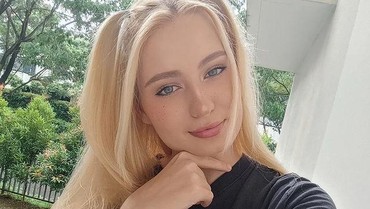 img-title 7 Potret Bule Cantik Nastasya Istri Robby Shine Ngaku Dihina Billy Syahputra