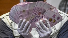 KPK Sita Sin$100 Ribu Terkait Suap HGU Sawit Frank Wijaya