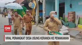 VIDEO: Viral, Perangkat Desa Usung Keranda ke Pemakaman