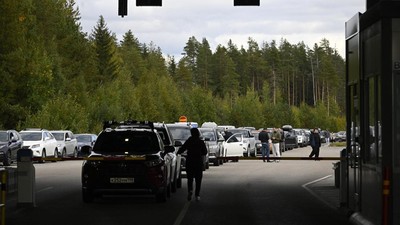 Ribuan Warga Rusia Kabur ke Finlandia, Antrean Kendaraan 400 Meter
