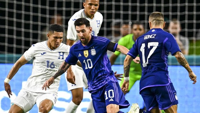 Lionel Messi sukses mencetak dua gol dan membawa Argentina menang telak 3-0 atas Honduras dalam laga FIFA Matchday, Sabtu (24/9) pagi WIB.