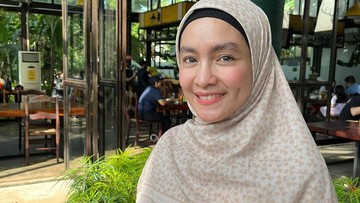 INTAN NURAINI PUTUSKAN BERHIJAB