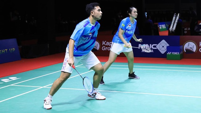 Duel Dejan Ferdinansyah/Gloria Emanuelle Widjaja vs M. Reza Pahlevi/Melati Daeva Oktavianti akan terjadi di final Indonesia International Series, Minggu (25/9).