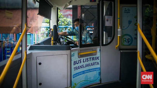 Transjakarta membantah keluhan korupsi dari penumpang yang saldonya terpotong Rp2.000 di luar tarif resmi Rp3.500.